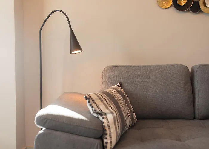 City Center Apartment With Balcony & Skyline View Bucureşti